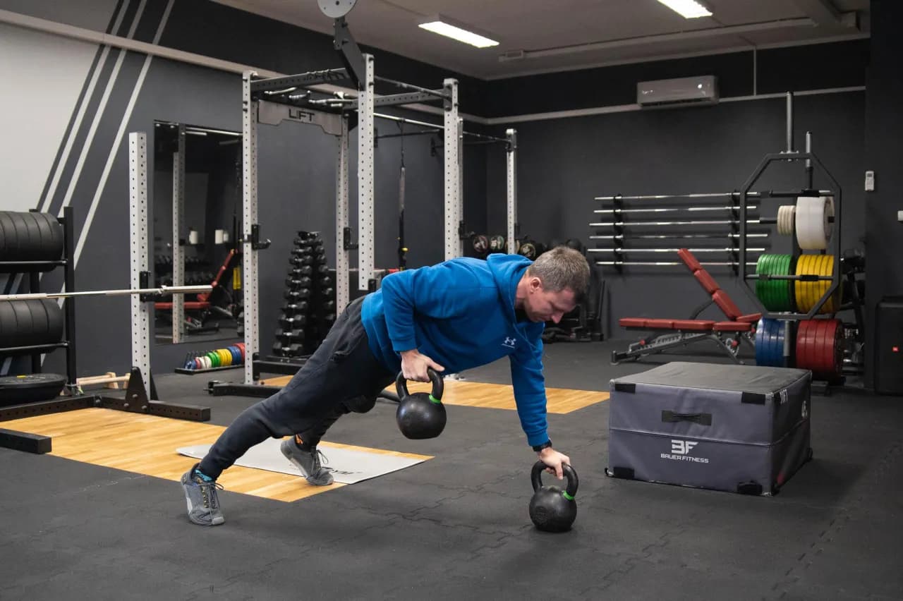 Trening obwodowy: szybka droga do formy? Kompletny przewodnik!