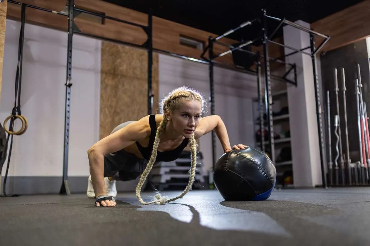 CrossFit: Jakie ćwiczenia? Kompletny przewodnik dla początkujących