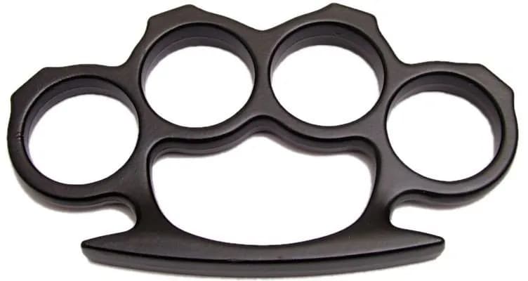 Kastet w Polsce: Czy to legalne narzędzie samoobrony? Poznaj prawdę