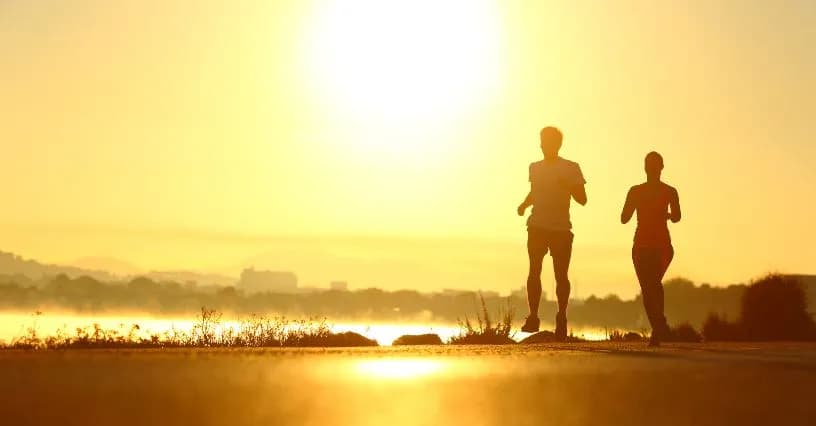 Bieganie w upale: Jak trenować bezpiecznie i efektywnie?