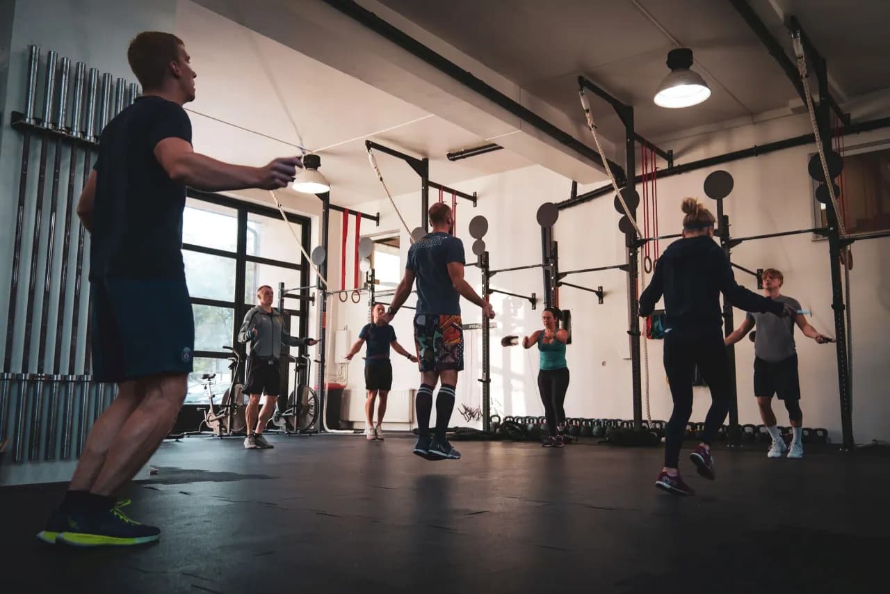 CrossFit Warszawa: Gdzie trenować? Przewodnik po boxach i cenach