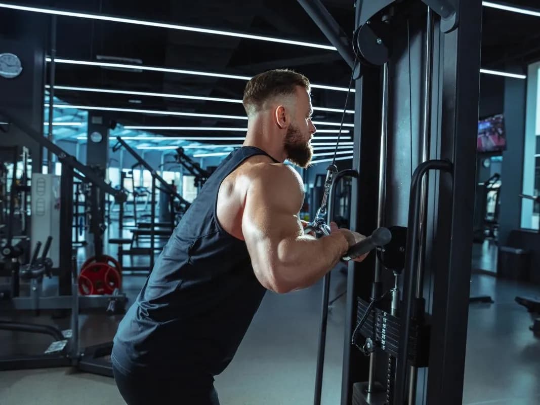 Trening CrossFit: Ile trwa i co robisz przez tę godzinę?